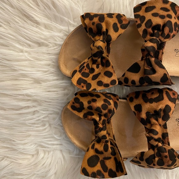 Leopard Double Bow Footbed Sandals - Picture 11 of 11